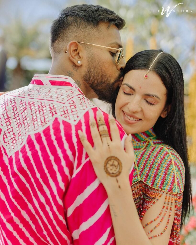Hardik Pandya : సోషల్ మీడియా లో వైరల్ అవుతున్న హార్దిక్ పాండ్య హల్దీ పిక్స్ 4 hardik-pandya-shared-haldi-and-mehandi-pics-in-instagram