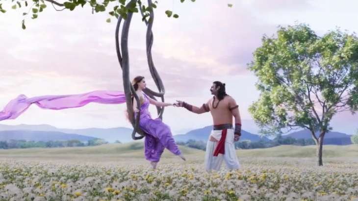 Prabhas : వారంలో బాలీవుడ్ హీరోయిన్ తో ప్రభాస్ ఎంగేజ్మెంట్..?ప్లేస్ అక్కడ ఫిక్స్ చేశారట 4 prabhas-kriti-sanon-and-prabhas-to-get-engaged-soon