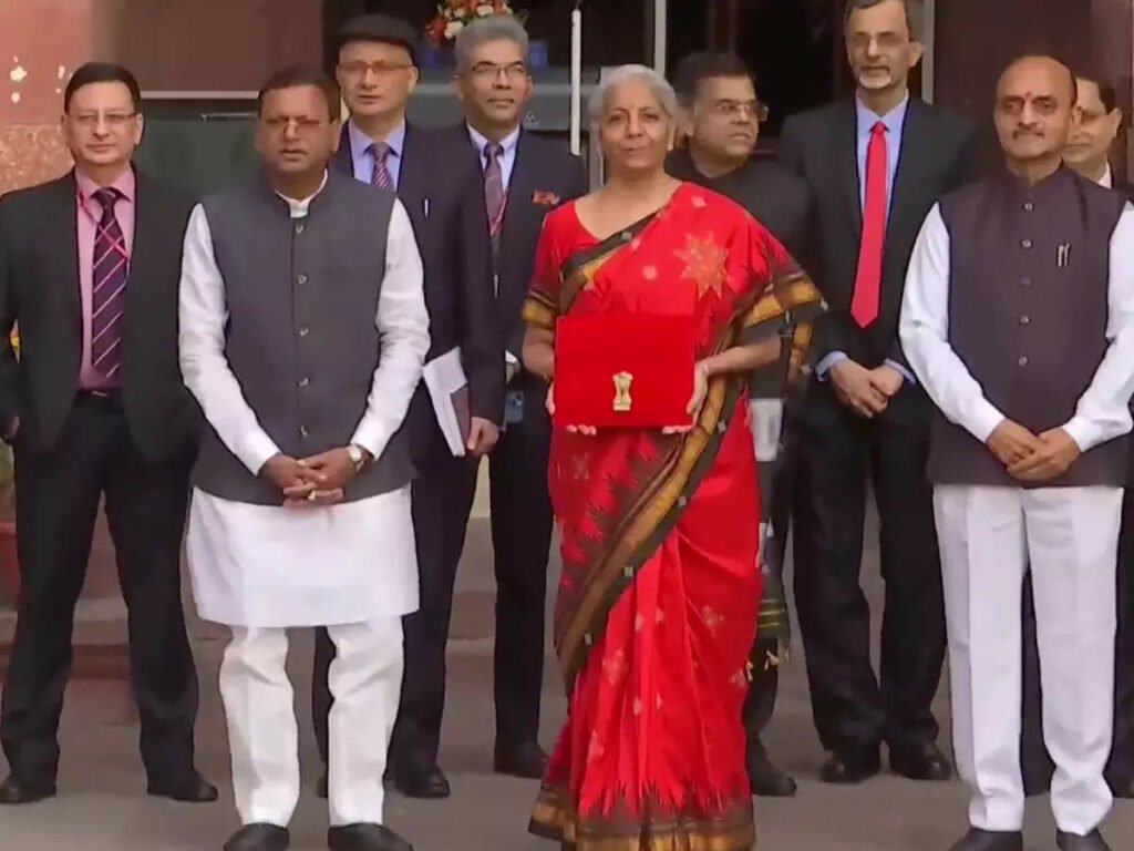 Nirmala Sitharaman : వరుసగా 5 సార్లు బడ్జెట్ను ప్రవేశపెట్టిన ఆరో ఆర్థిక మంత్రి నిర్మలా సీతారామన్ 3 nirmala-sitharaman-6th-finance-minister-to-present-budjet-5-times