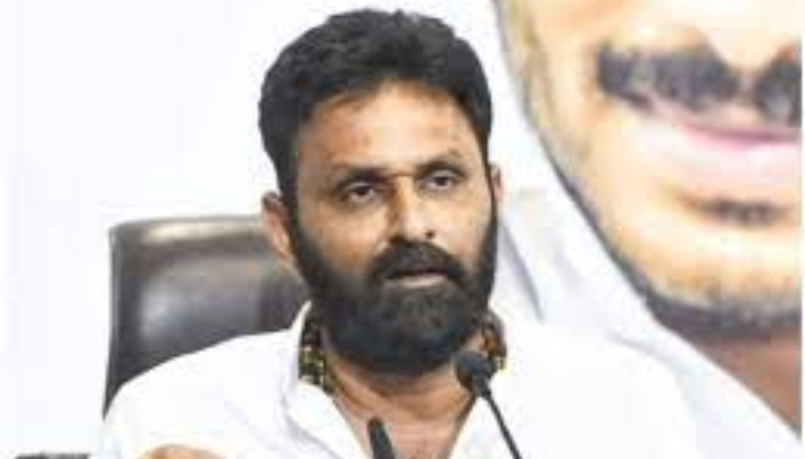 కొడాలి నాని: మహానాడు మాటలు కేవలం చంద్రబాబును పొగడడానికే. 2 కొడాలి నాని: మహానాడు మాటలు కేవలం చంద్రబాబును పొగడడానికే.