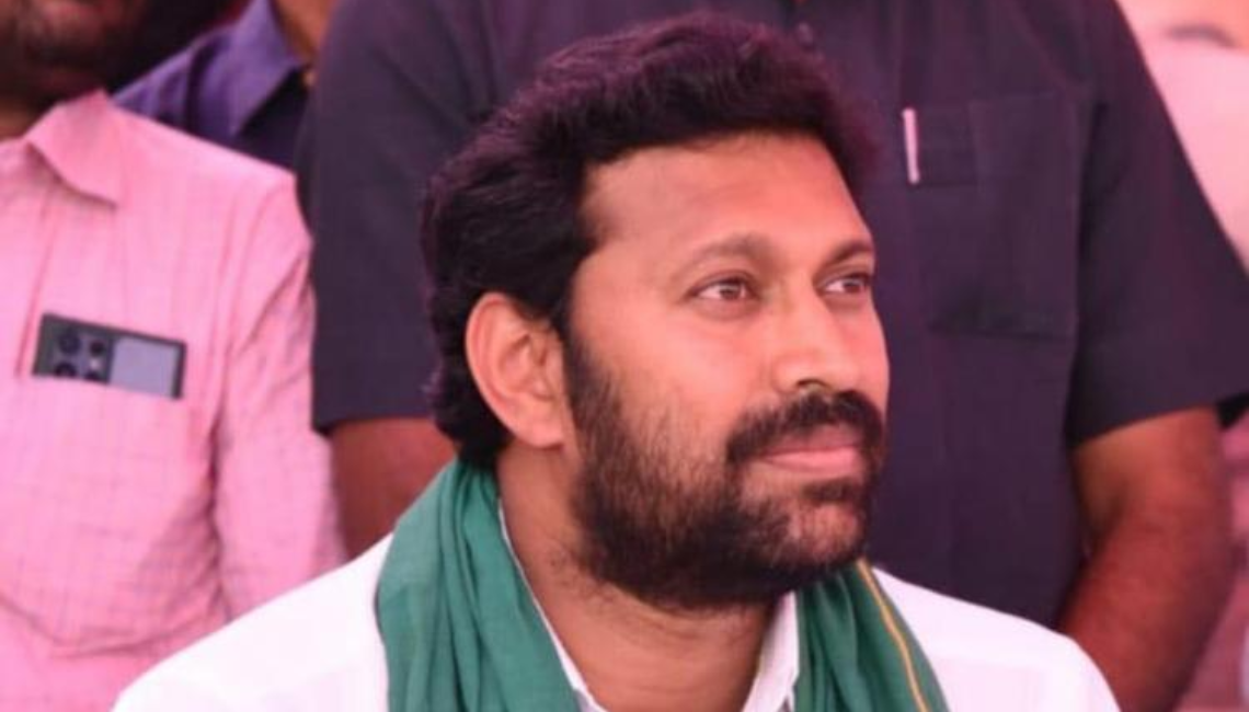 వివేకా సత్య కేసులో ట్విస్ట్.... కడప ఎంపీ వీడియో క్లిప్పింగులను కోరిన హైకోర్టు 2 వివేకా సత్య కేసు లో ట్విస్ట్.... కడప ఎంపీ వీడియో క్లిప్పింగులను కోరిన హైకోర్టు