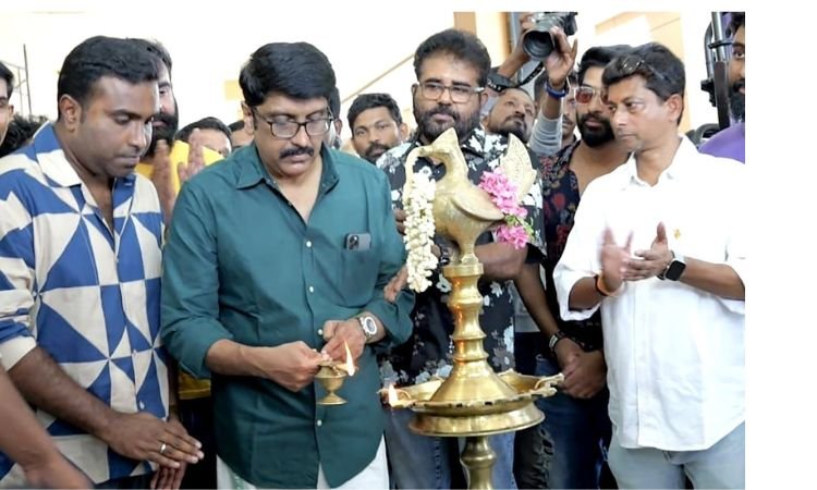 మమ్ముట్టి నటించిన "బజూకా" మే 10న స్టేట్స్ పైకి వెళ్తుంది 2 మమ్ముట్టి నటించిన "బజూకా" మే 10న సెట్స్ పైకి వెళ్లనుంది