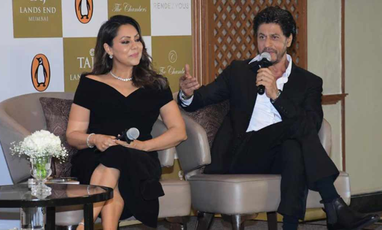 SRK: మన్నత్ కొన్న తర్వాత నా వద్ద డబ్బు లేదు, అందుకే పునర్నిర్మాణం కోసం గౌరీని ఆశ్రయించాను 3 మన్నత్ కొన్న తర్వాత తన వద్ద డబ్బు లేదని, అందుకే పునర్నిర్మాణం కోసం గౌరీని ఆశ్రయించానని SRK చెప్పాడు