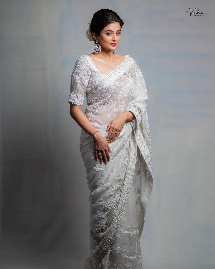Priyamani: చీర అందాలతో కుర్రకారుల్ని పిచ్చెక్కిస్తున్న ప్రియమణి 3 ప్రియమణి ఫోటోలు