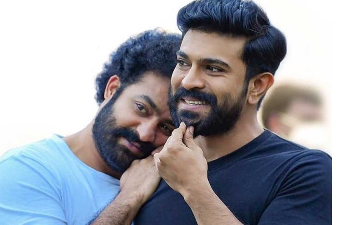 రామ్ చరణ్ - ఉపాసన కి ఇంట్రెస్టింగ్ గా విష్ చేసిన ఎన్టీఆర్.. ఏమన్నారంటే? 2 రామ్ చరణ్ - ఉపాసన కి ఇంట్రెస్టింగ్ గా విష్ చేసిన ఎన్టీఆర్.. ఏమన్నారంటే?
