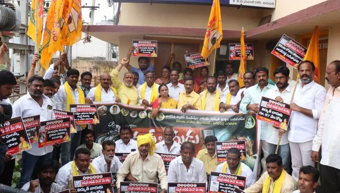 నెల్లూరు: కరెంటు కోతలపై నిరసన తెలిపిన తెలుగుదేశం నాయకులు 2 నెల్లూరు: కరెంటు కోతలపై నిరసన తెలిపిన తెలుగుదేశం నాయకులు