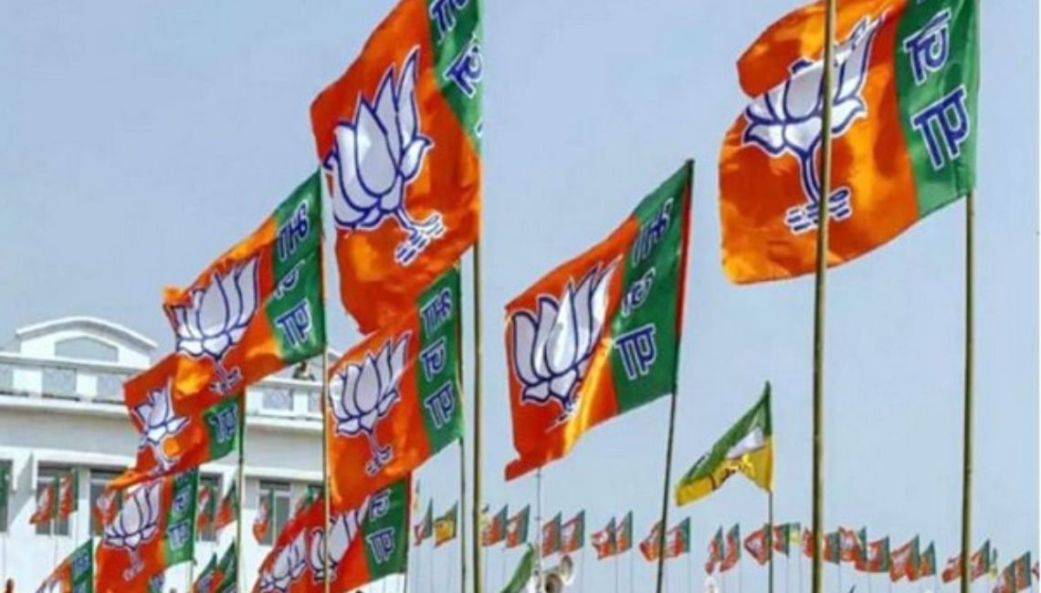 తెలంగాణలో పార్టీని బలోపేతం చేసేందుకు బీజేపీ "టిఫిన్ బైఠక్" 2 తెలంగాణలో పార్టీని బలోపేతం చేసేందుకు బీజేపీ టిఫిన్ బైఠక్