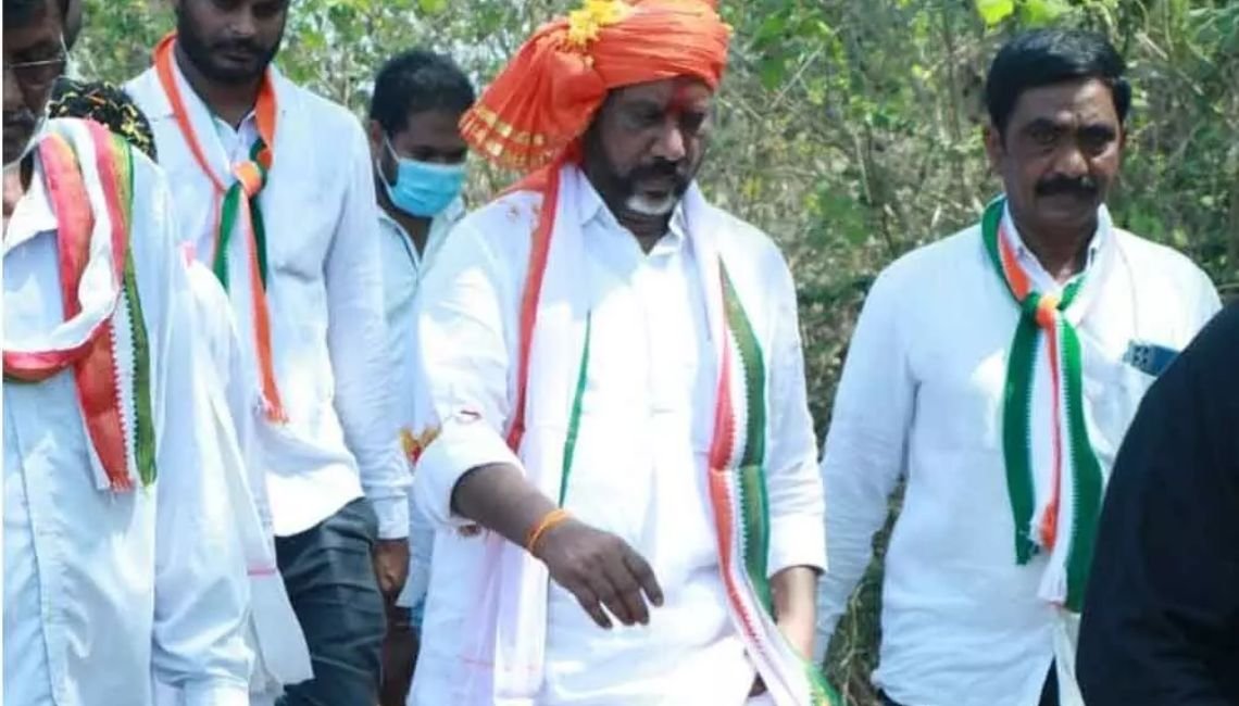 తెలంగాణలో 100 రోజుల పాదయాత్ర పూర్తిచేసుకున్న సీఎల్పీ అధినేత 2 తెలంగాణలో 100 రోజుల పాదయాత్ర పూర్తిచేసుకున్న సీఎల్పీ అధినేత