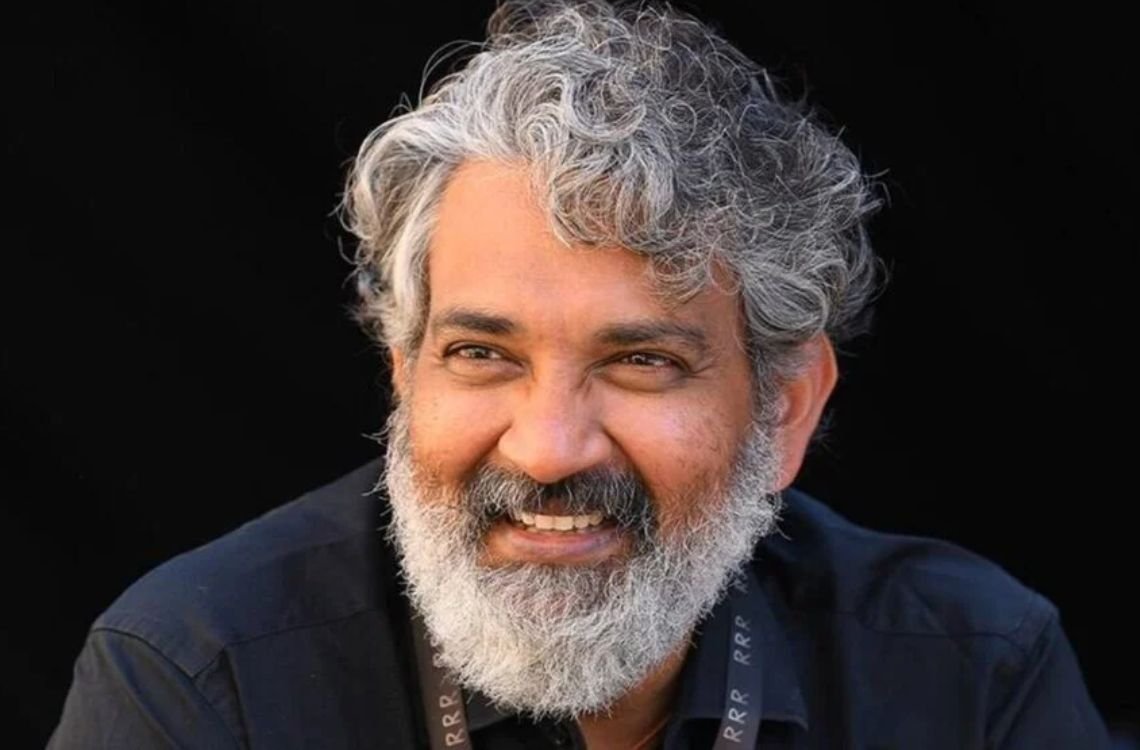యాడ్ కోసం ఈ న్యూ లుక్లో జక్కన్న.. పారితోషకం ఎంతో తెలుసా ..? 2 యాడ్ కోసం ఈ న్యూ లుక్లో జక్కన్న.. పారితోషకం ఎంతో తెలుసా ..?