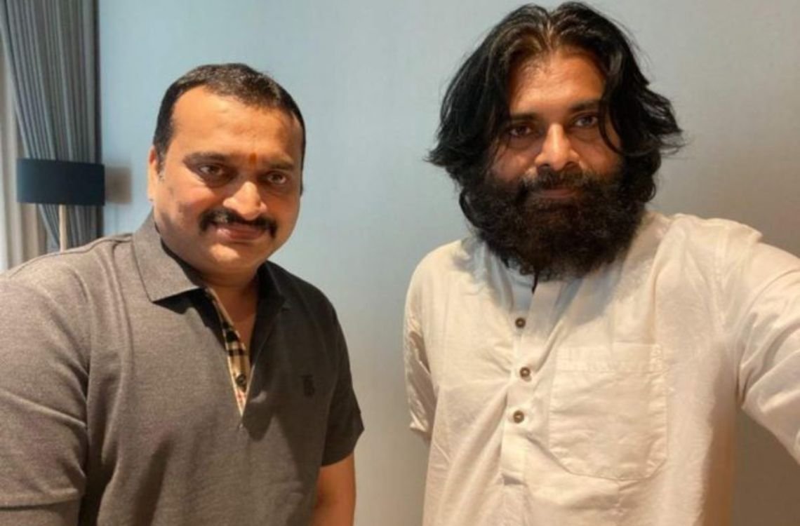పవన్ కళ్యాణ్ పేరుని ఇంకా జీవితంలో వాడుకోను : బండ్ల గణేష్ 2 పవన్ కళ్యాణ్ పేరుని ఇంకా జీవితంలో వాడుకోను : బండ్ల గణేష్