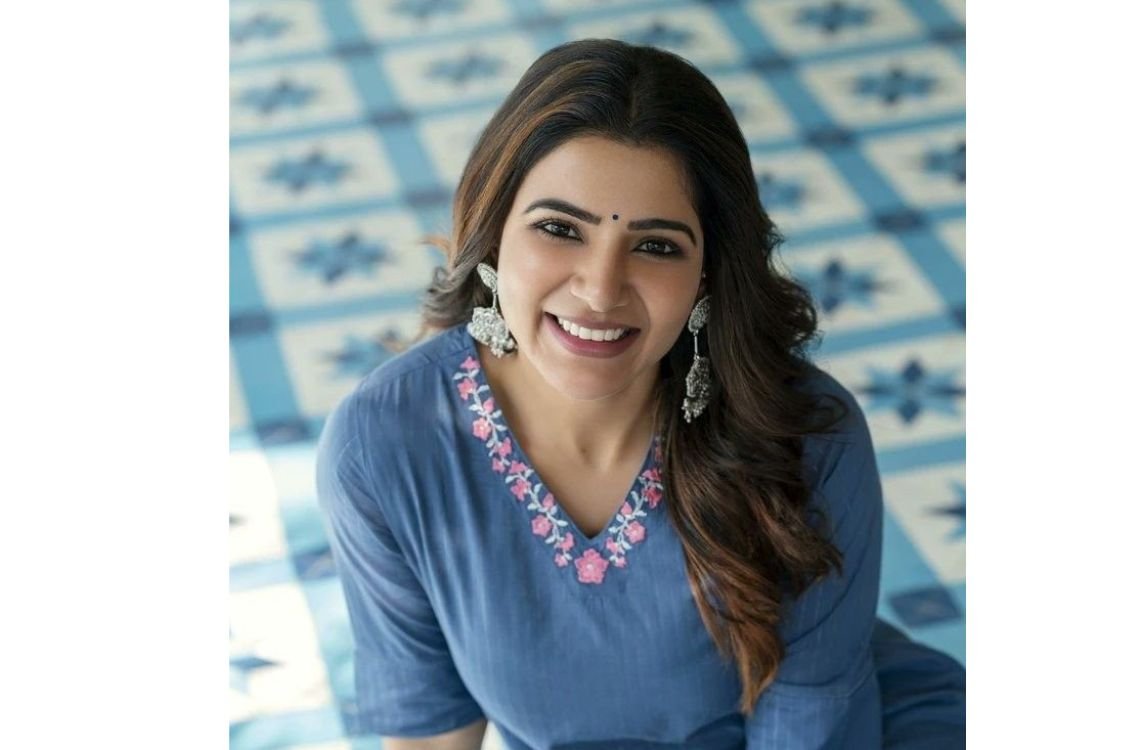 సమంత వేసుకున్న చెప్పులు ఎంతో తెలుసా? మరీ అంత కాస్ట్ లీ నా!!! 2 సమంత వేసుకున్న చెప్పులు ఎంతో తెలుసా? మరీ అంత కాస్ట్ లీ నా!!!