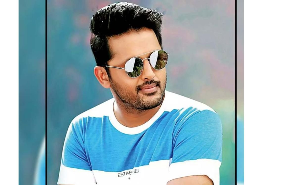 స్పెయిన్లో భార్యతో కలిసి వెకేషన్ ఎంజాయ్ చేస్తున్న నితిన్… 2 స్పెయిన్లో భార్యతో కలిసి వెకేషన్ ఎంజాయ్ చేస్తున్న నితిన్…