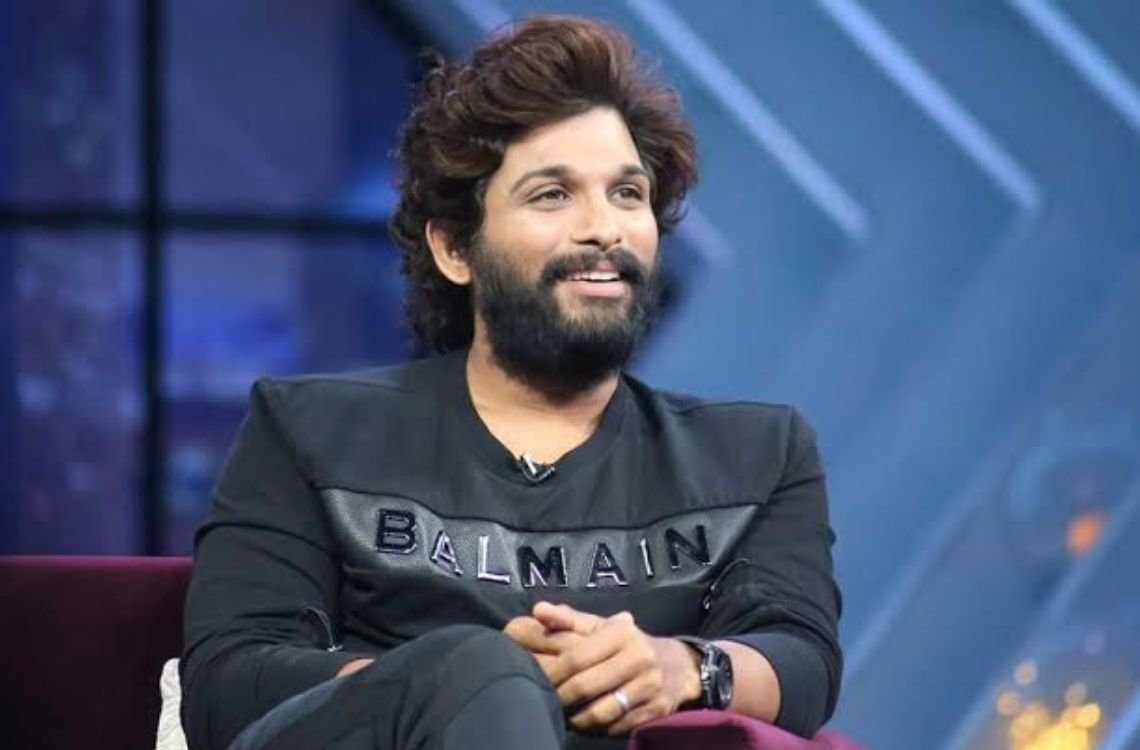 రికార్డ్ సాధించిన తొలి ఇండియన్గా ..సోషల్ మీడియాలో బన్నీ తగ్గేదెలా .! 2 రికార్డ్ సాధించిన తొలి ఇండియన్గా ..సోషల్ మీడియాలో బన్నీ తగ్గేదెలా .!