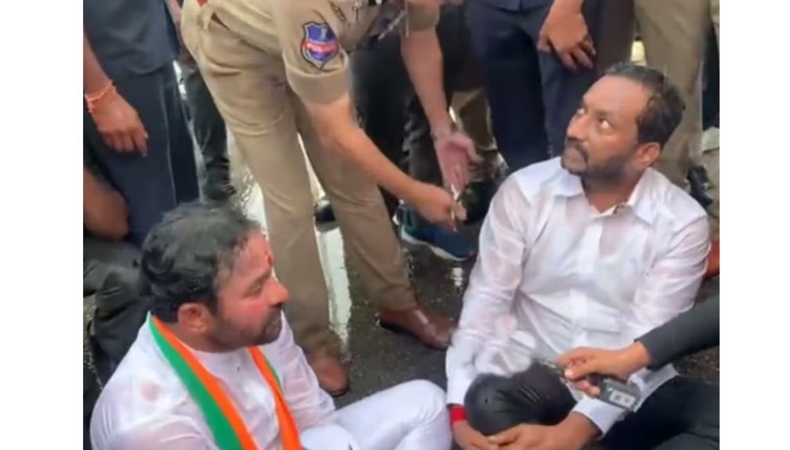 తన నిర్బంధంపై రాష్ట్రపతి, స్పీకర్కి కిషన్ ఫిర్యాదు 2 తన నిర్బంధంపై రాష్ట్రపతి, స్పీకర్కి కిషన్ ఫిర్యాదు