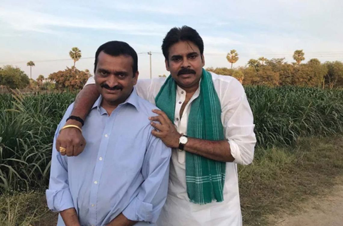 బండ్ల గణేష్ పై మండి పడుతున్న పవన్ ఫ్యాన్స్..! 2 బండ్ల గణేష్ పై మండి పడుతున్న పవన్ ఫ్యాన్స్..!
