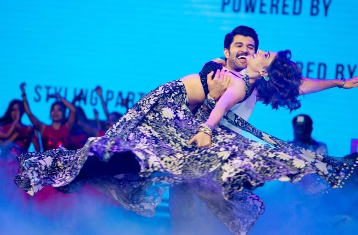 ఖుషి మ్యూజికల్ కన్సర్ట్ లో విజయ్ వ్యాఖ్యలు వింటే ఆశ్చర్యపోవాల్సిందే..! 2 ఖుషి మ్యూజికల్ కన్సర్ట్ లో విజయ్ వ్యాఖ్యలు వింటే ఆశ్చర్యపోవాల్సిందే..!